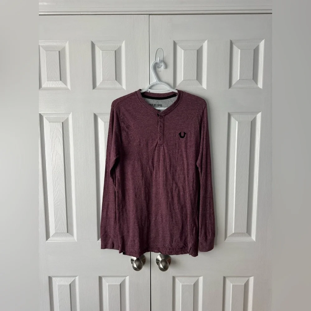 True Religion Graphic Tee Maroon Heather Long Sleeve Henley T-Shirt Small